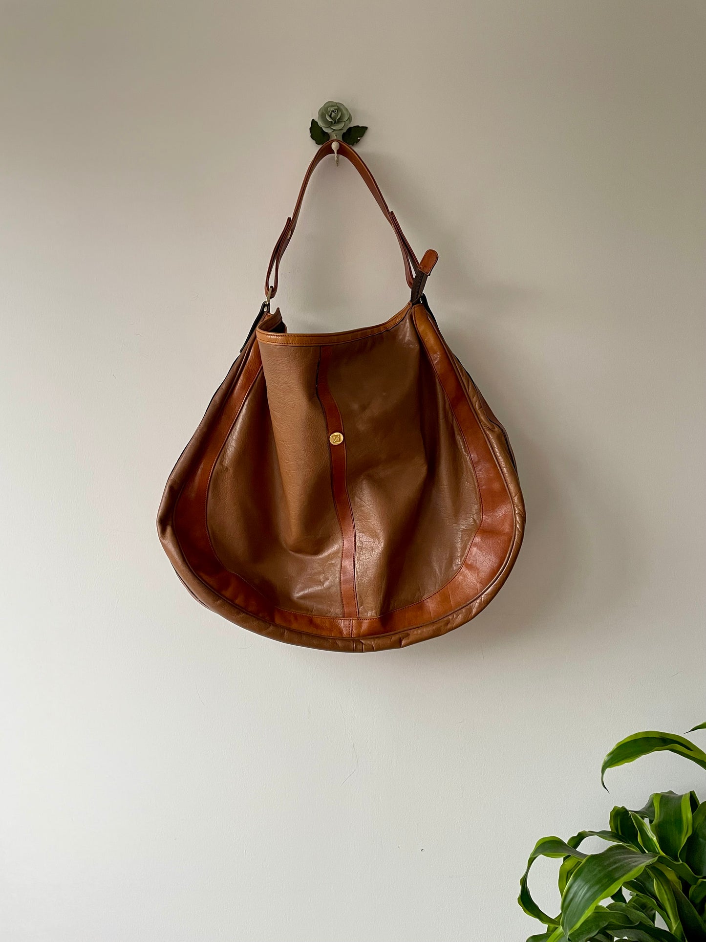 Slouchy leather shoulder bag