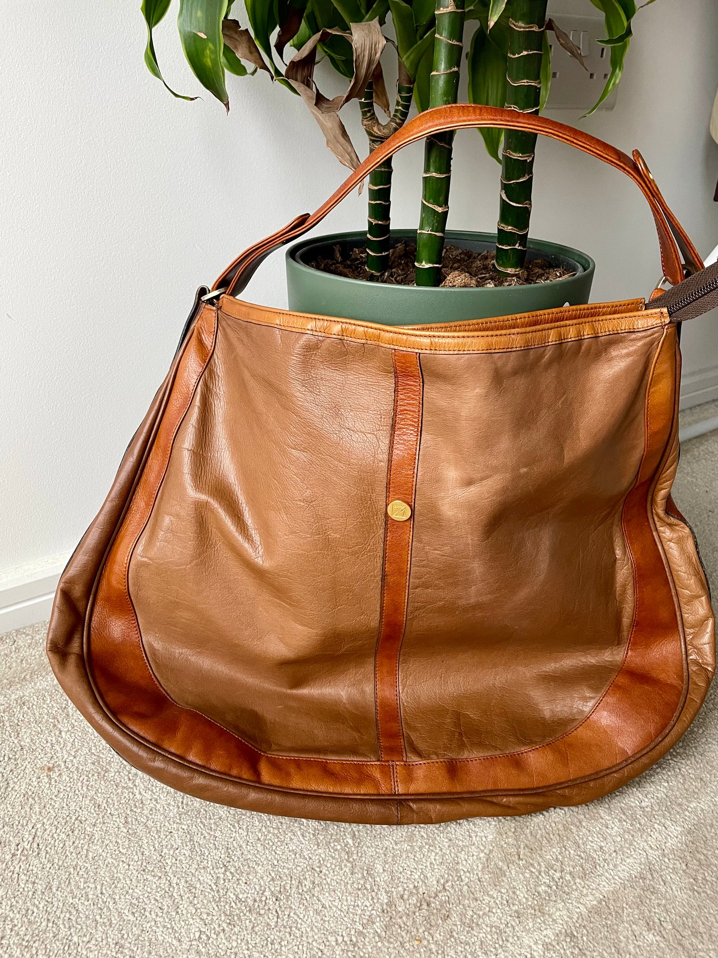 Slouchy leather shoulder bag