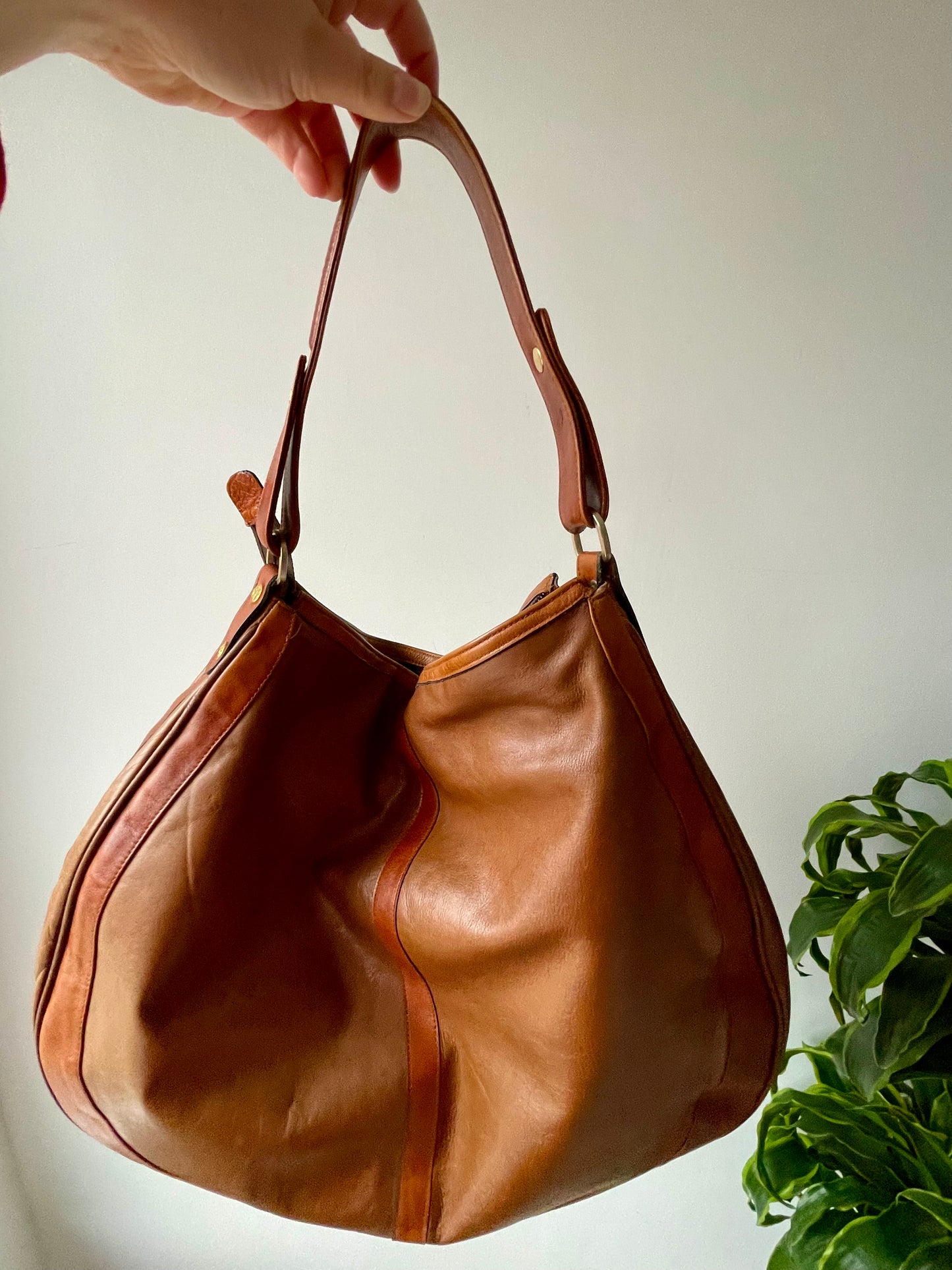 Slouchy leather shoulder bag