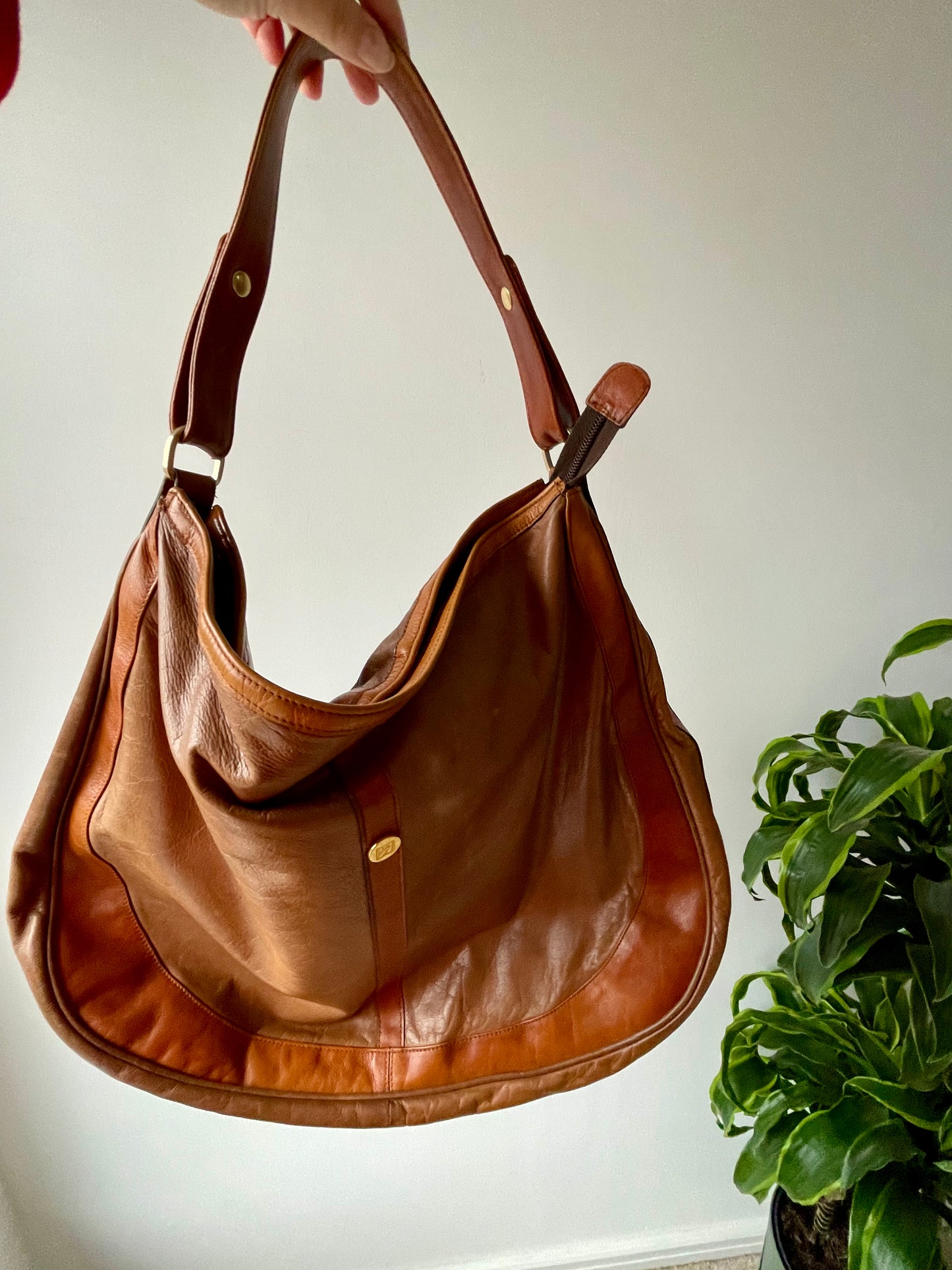 Slouchy leather shoulder bag