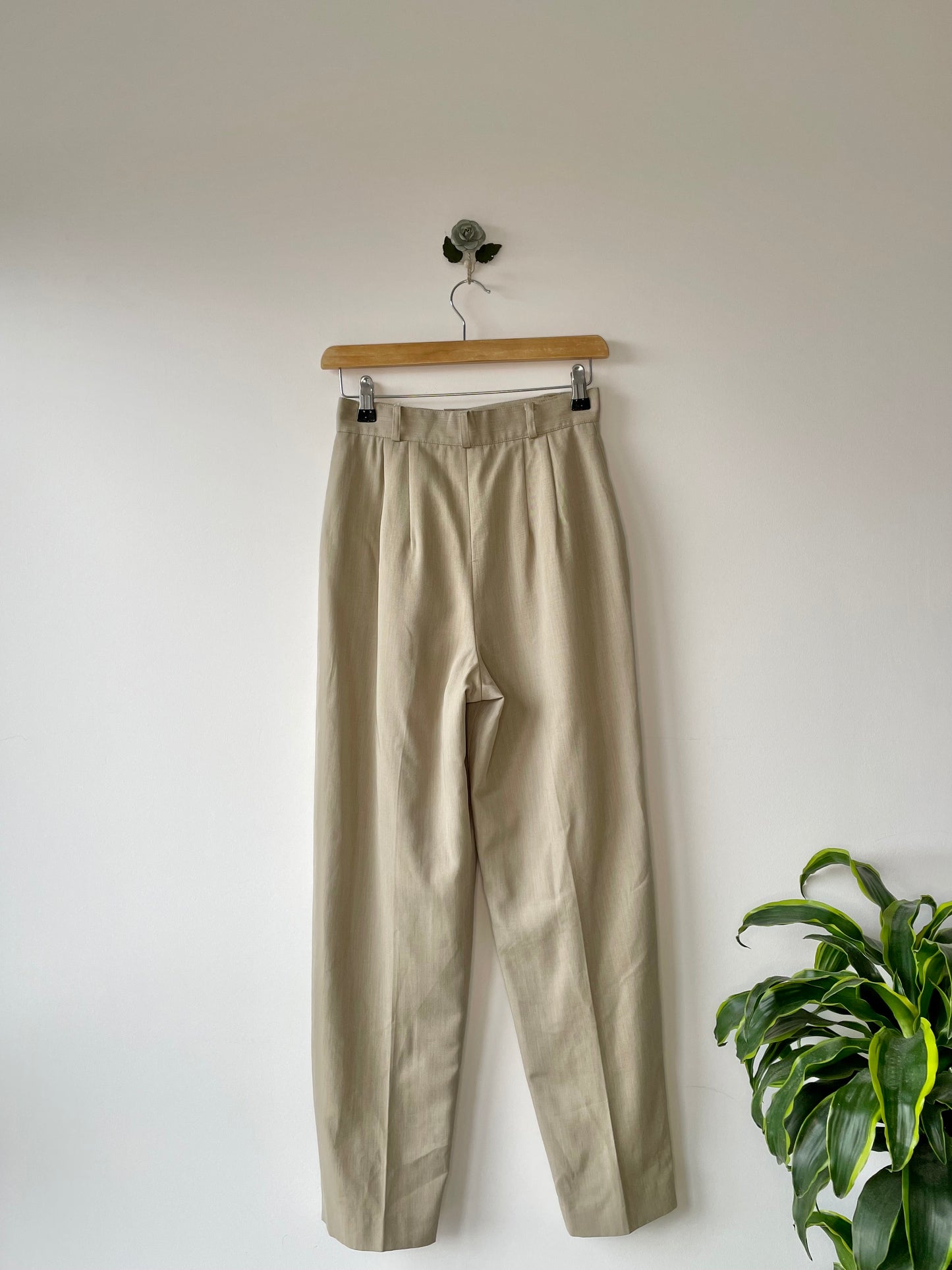 High-waisted tailored trousers